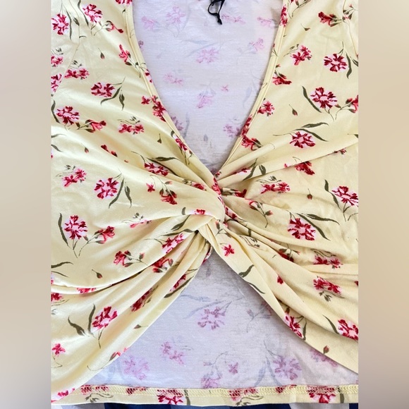 Cropped Front Knotted Shirt - Picture 3 of 4